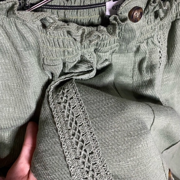 Can be a regular shirt or shoulder top. - Picture 3 of 3